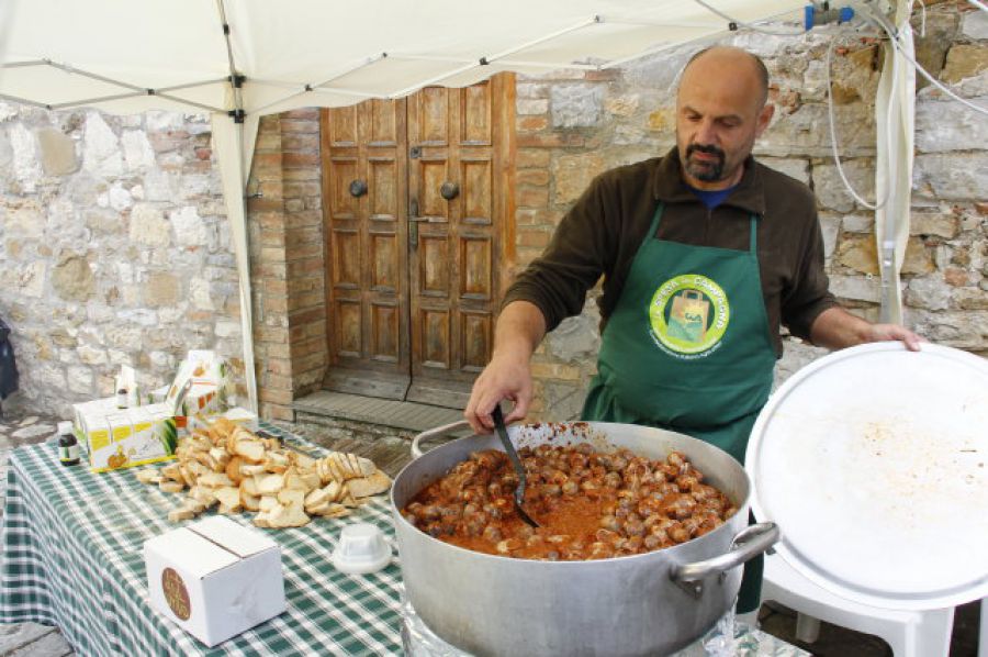 A Villa a Sesta torna ‘Dit’unto’, il festival del mangiare con le mani