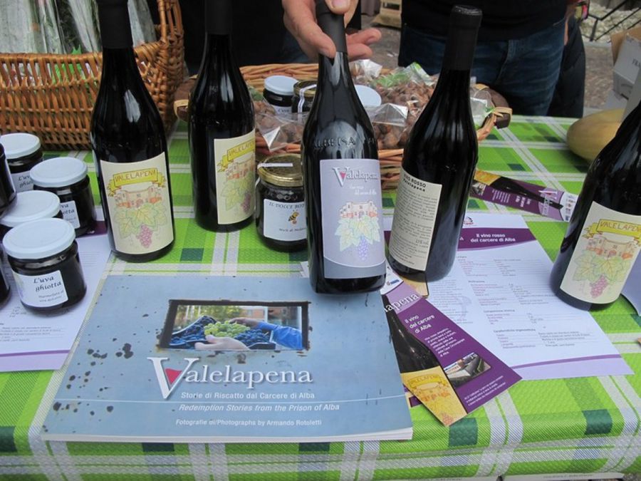 Ad Alba l’agricoltura sociale porta il vino oltre le sbarre