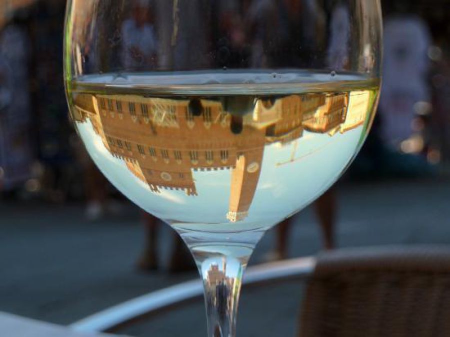 Bottiglie di vino per Norcia