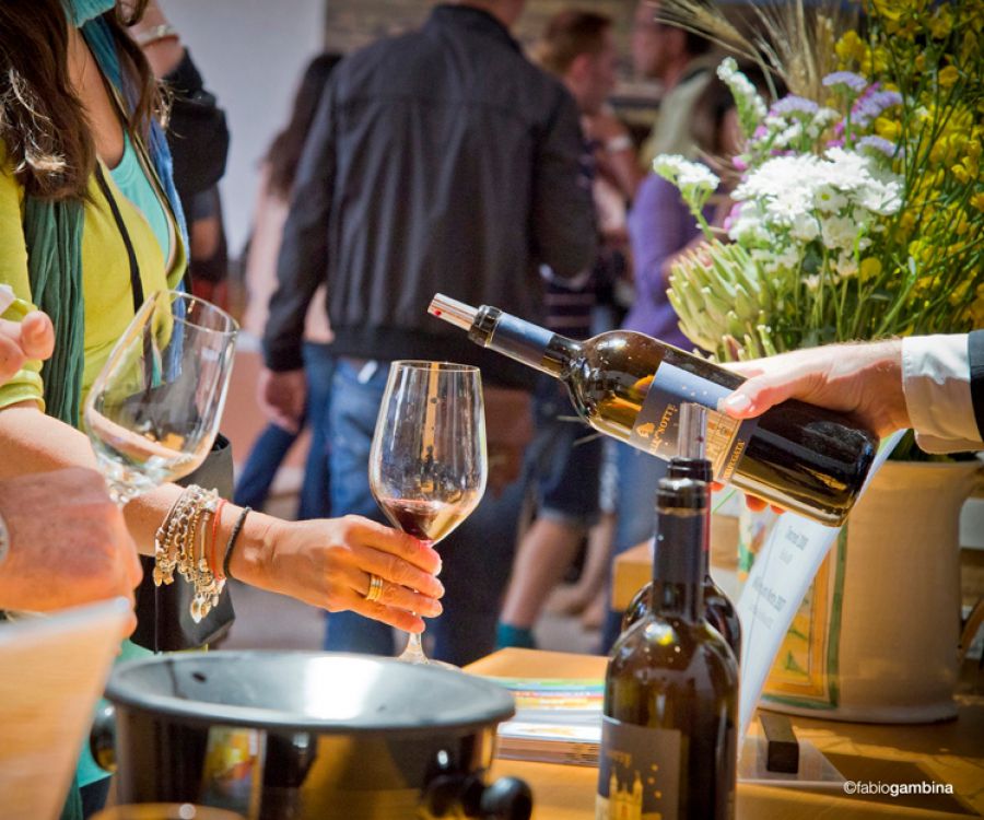 Tra terra e mare, la Sicilia del vino e della dieta mediterranea