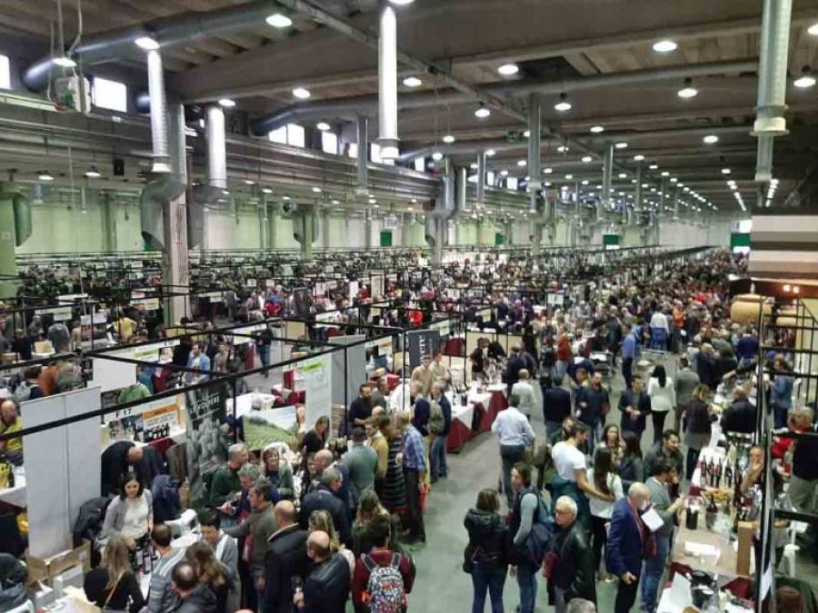 FIVI regala analizzatore enzimatico all'Istituto Agrario di Catanzaro